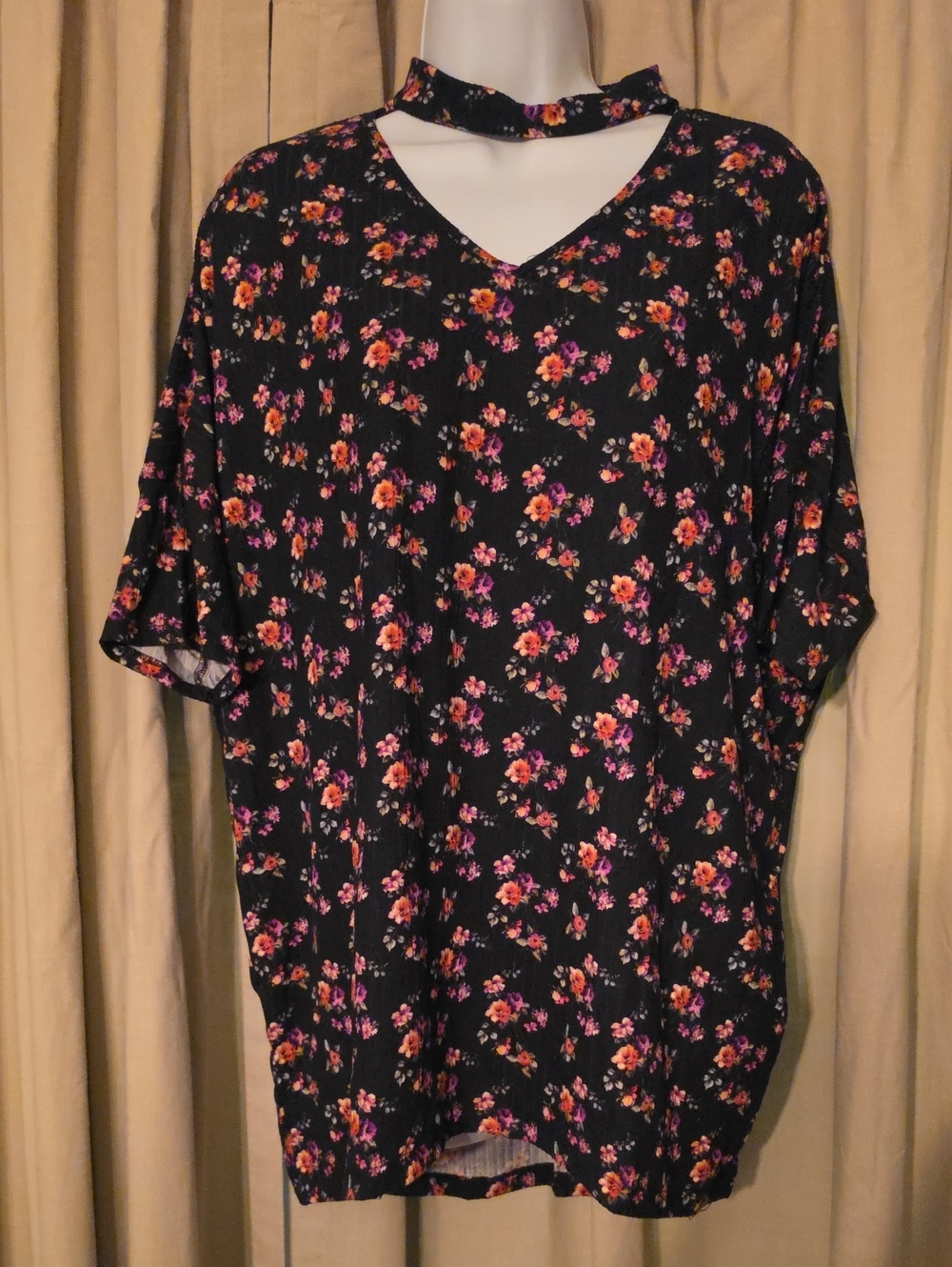 white birch Black Floral V-Neck Tunic with Choker